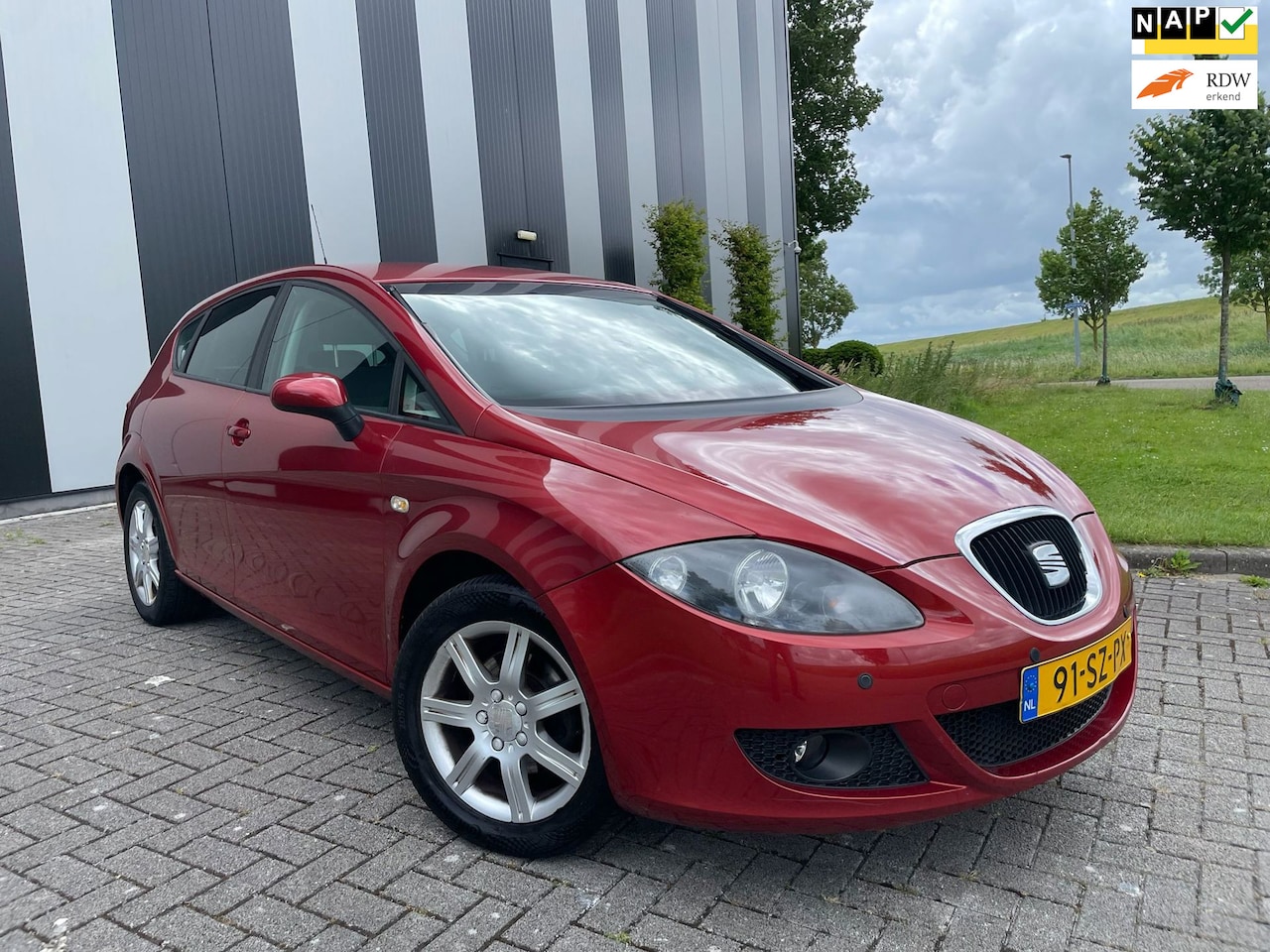 SEAT Leon - 1.6 Stylance Nw APK-Clima-Cruise-Pdc-Lmv-Trekhaak - AutoWereld.nl