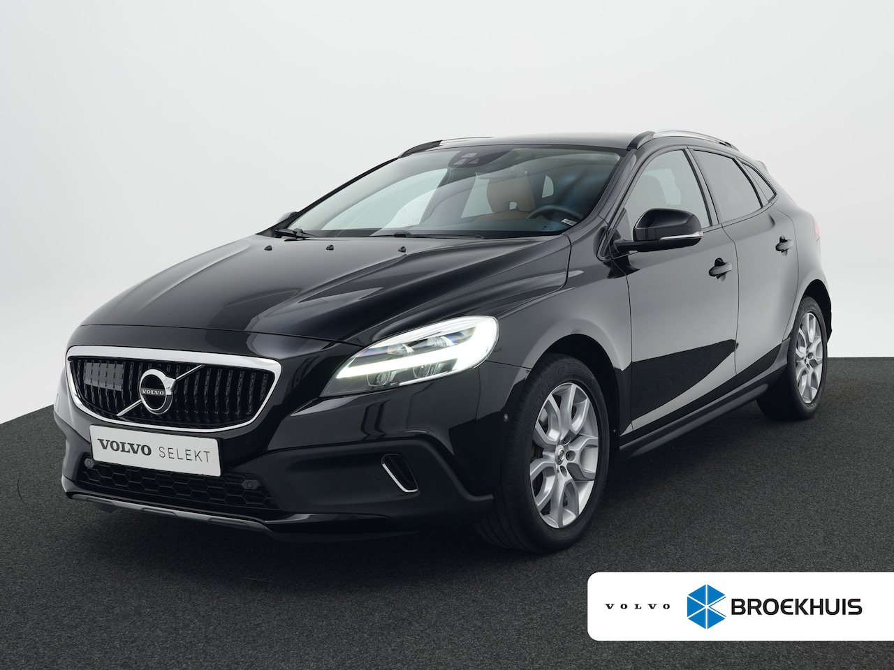 Volvo V40 Cross Country - T3 Polar+ Luxury | Adaptive Cruise | BLIS | Harman/Kardon | Leder | Panoramadak | Keyless - AutoWereld.nl