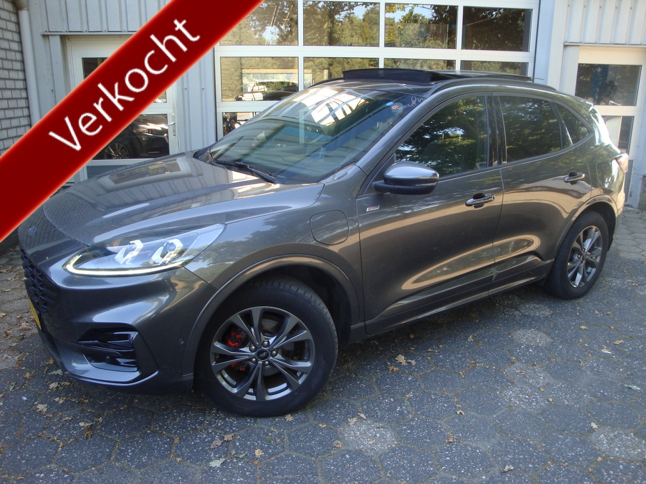 Ford Kuga - 2.5 PHEV ST-Line X Panorama-dak/ Leer-alcantara bekleding - AutoWereld.nl