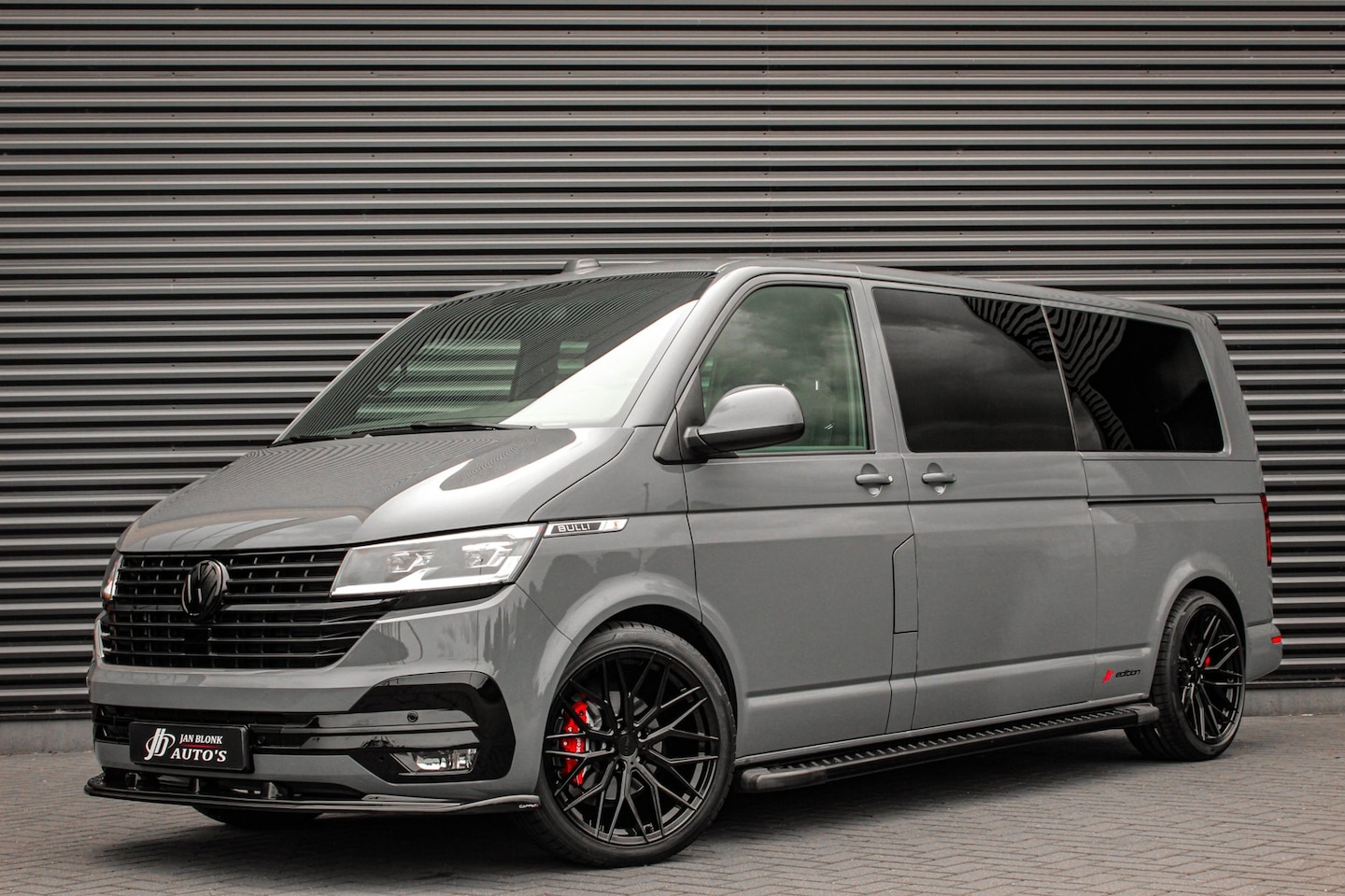 Volkswagen Transporter - 2.0 TDI L2H1 150PK JB-EDITION DSG / ALCANTARE HEMEL / LEDEREN BEKLEDING / FULL / APPLE CAR - AutoWereld.nl
