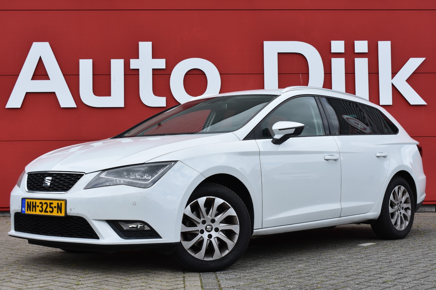 SEAT Leon ST - 1.4 EcoTSI Style Connect LED | Camera | Trekhaak | Navi | Clima | Cruise | PDC V+A | LMV - AutoWereld.nl