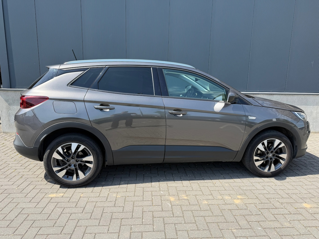 Opel Grandland X - 1.2 Turbo Innovation airco/carplay/navi/Enz. - AutoWereld.nl