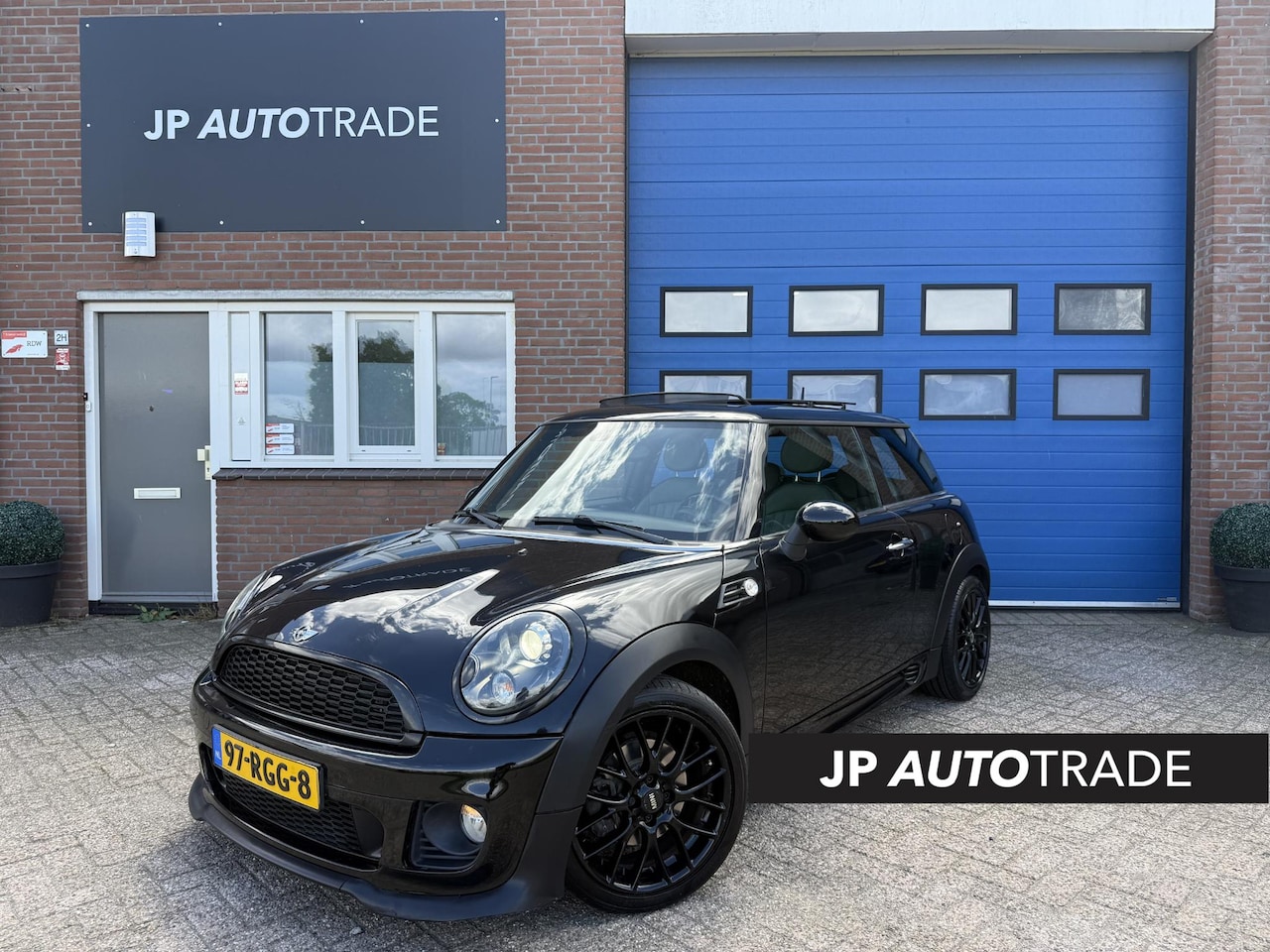 MINI 3-Deurs - 1.6 Cooper | NAP | Xenon | Pano | JCW | H&C | Stoelverwarming - AutoWereld.nl