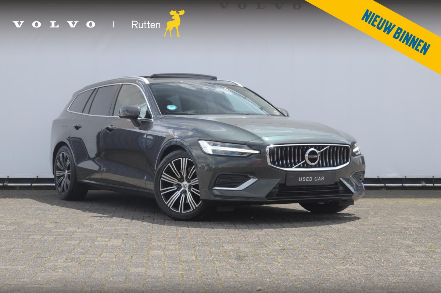 Volvo V60 - T4 190PK Automaat Inscription / Panoramadak / Trekhaak / Adaptieve cruise control / Stoel - AutoWereld.nl