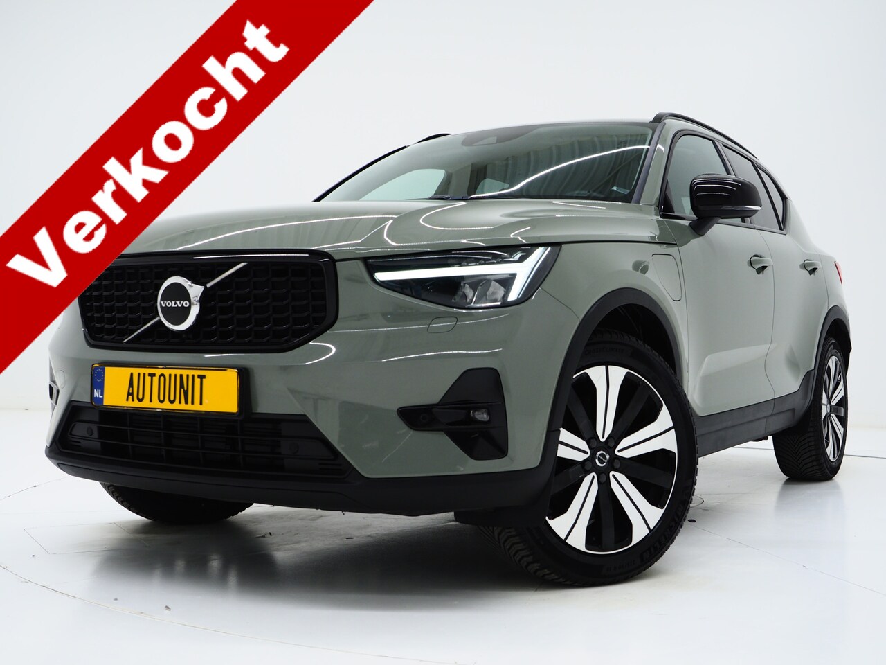 Volvo XC40 - 1.5 T5 Plug-in hybrid Plus Dark | Leder | Trekhaak | Harman/Kardon | Pilot Assist | Camera - AutoWereld.nl