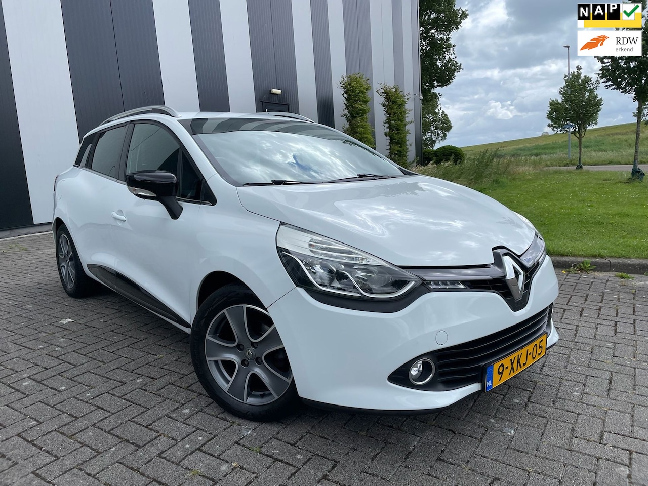Renault Clio Estate - 0.9 TCe Night&Day Navi-Airco-Camera-Pdc-Cruise-Lmv - AutoWereld.nl