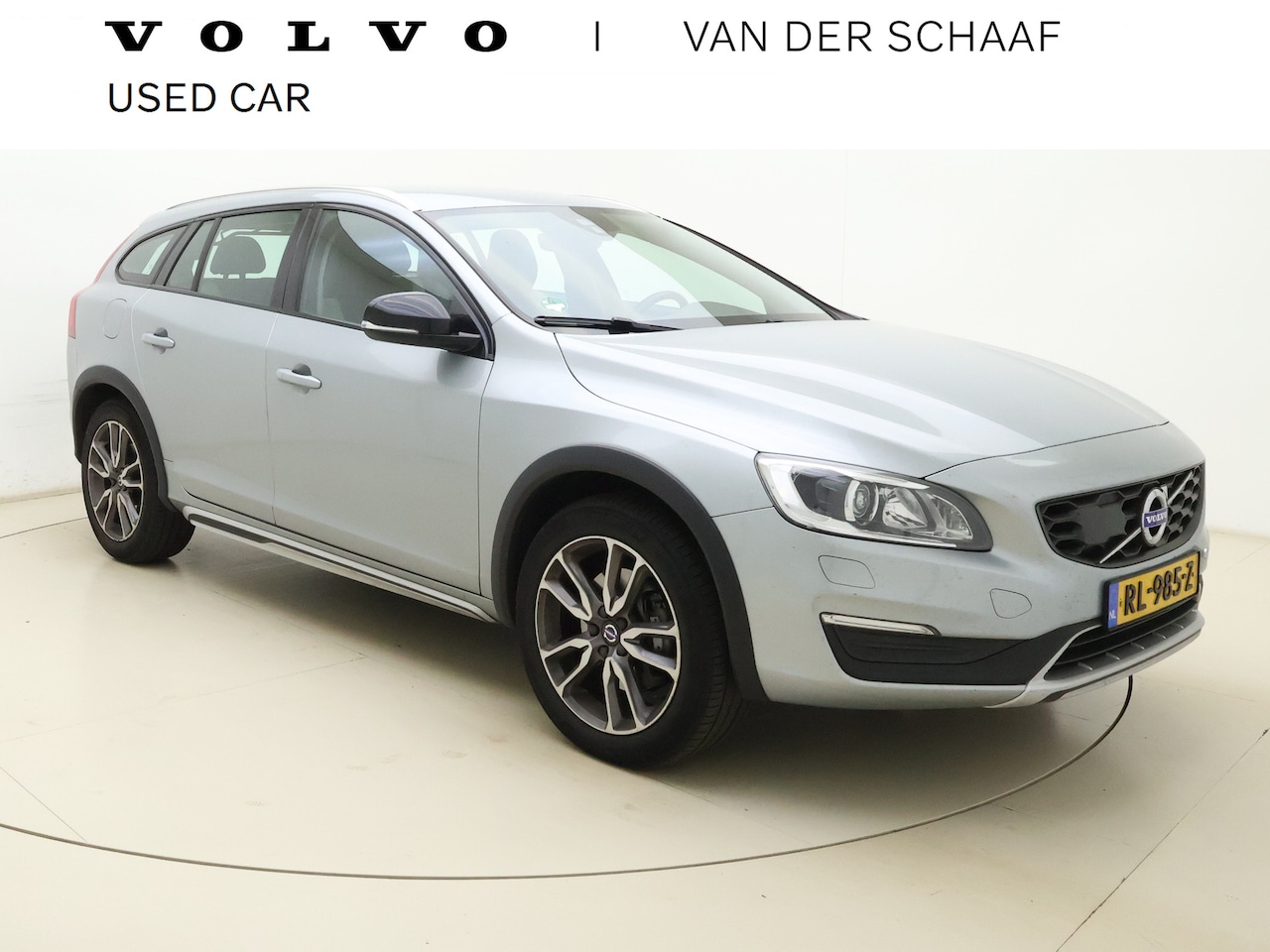 Volvo V60 Cross Country - D3 Polar+ | Sport stoelen | Trekhaak | Dealer onderhouden - AutoWereld.nl