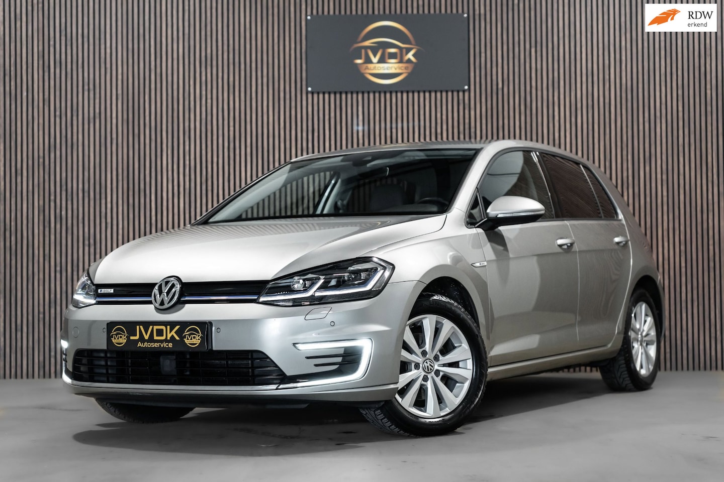Volkswagen e-Golf - E-DITION DSG LED CAMERA LEDER - AutoWereld.nl
