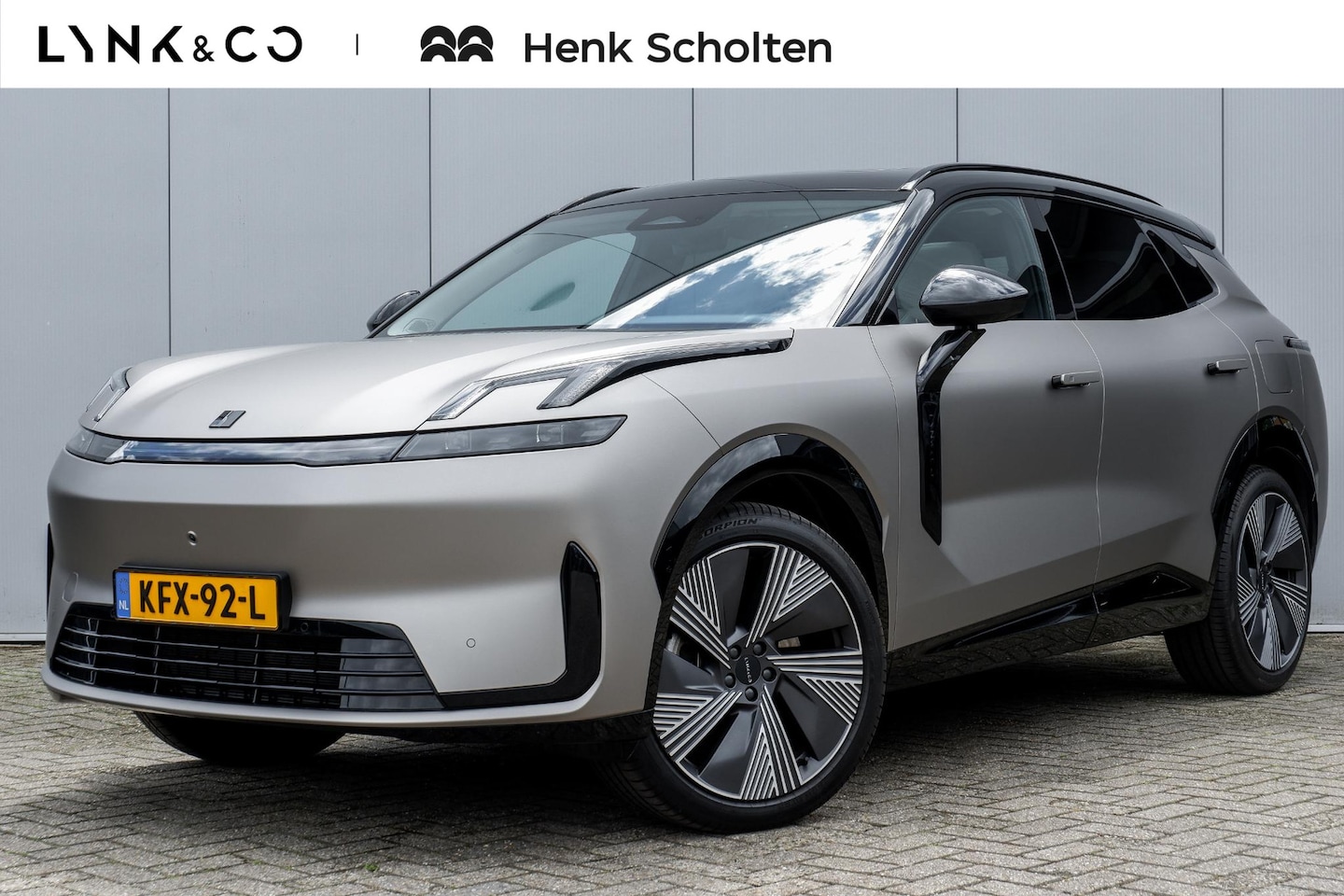 Lynk & Co 08 - 345PK More | Matte Aluminium Wrap | 200km Hybride | Stoelmassage, Verwarming en Ventilatie - AutoWereld.nl