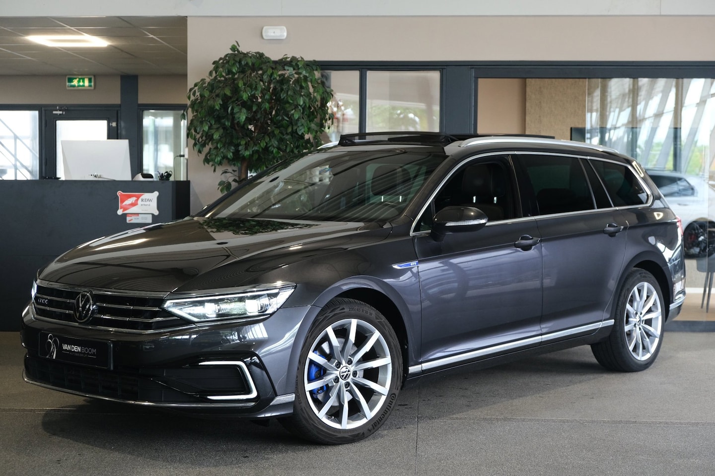 Volkswagen Passat Variant - 1.4 TSI PHEV GTE 218PK Pano Volleder Cam Trekhaak Virtual Led - AutoWereld.nl