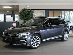 Volkswagen Passat Variant - 1.4 TSI PHEV GTE 218PK Pano Volleder Cam Trekhaak Virtual Led