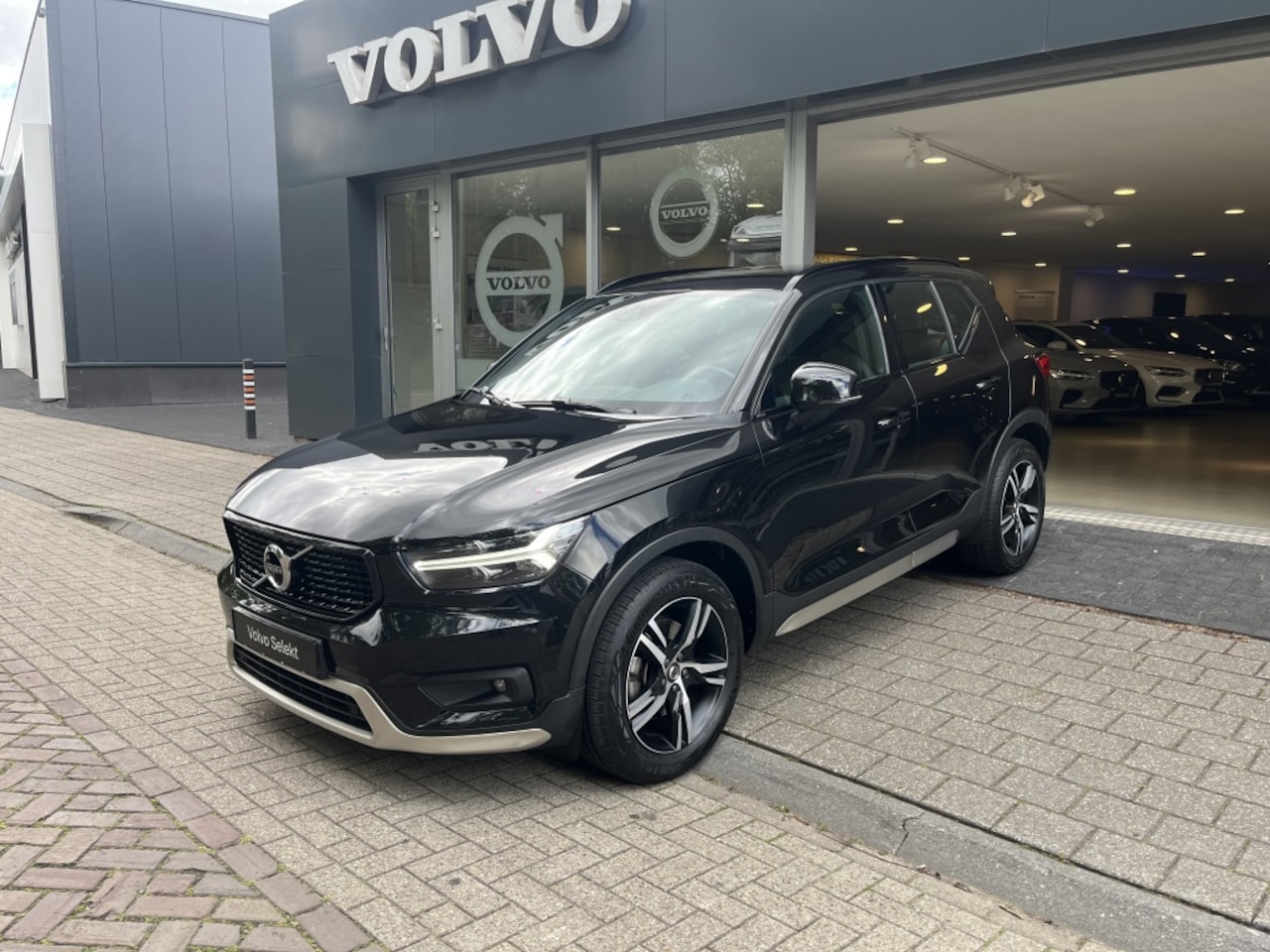 Volvo XC40 - 2.0 B4 R-Design | 360-camera | Memory-seats - AutoWereld.nl