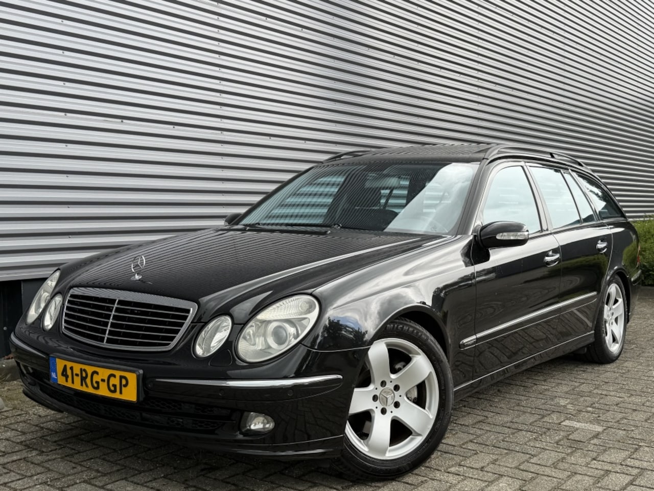 Mercedes-Benz E-klasse - 350 V6 272PK Avantgarde / *NAP* / Pano / Trekhaak / 2005 - AutoWereld.nl