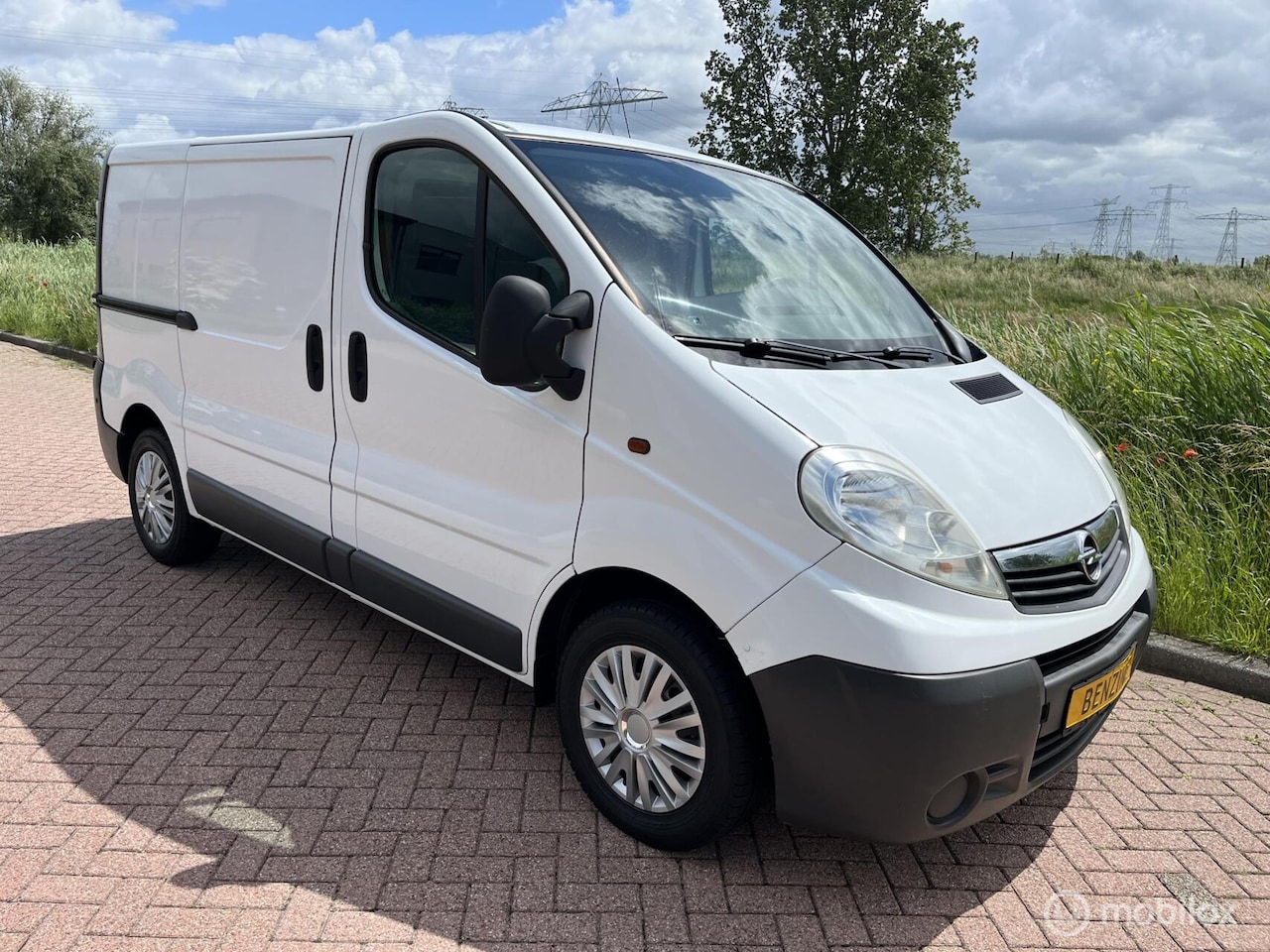 Opel Vivaro - bestel 2.0i benzine + Airco | Marge - AutoWereld.nl
