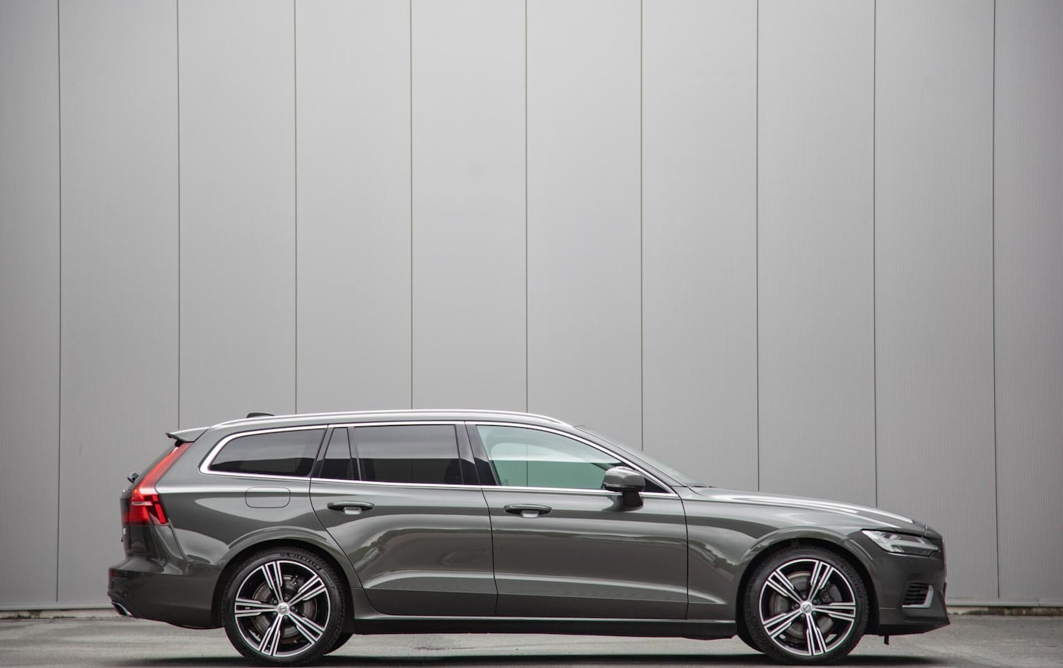 Volvo V60 - 2.0 T6 Recharge AWD Inscription Long Range|Carplay|Keyless - AutoWereld.nl