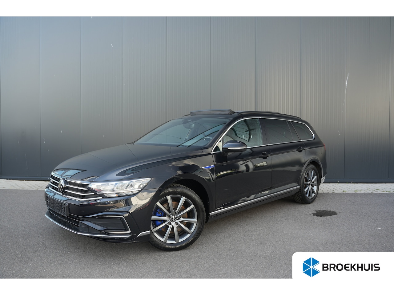 Volkswagen Passat Variant - 1.4 TSI PHEV 218pk GTE | Panoramadak | Trekhaak | Keyless | Stoelverwarming - AutoWereld.nl