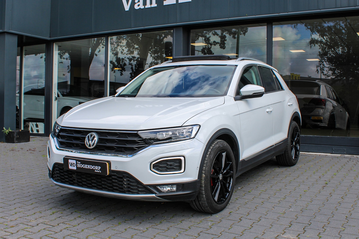 Volkswagen T-Roc - 1.5 TSI Sport PANO XENON CAMERA DSG7 - AutoWereld.nl