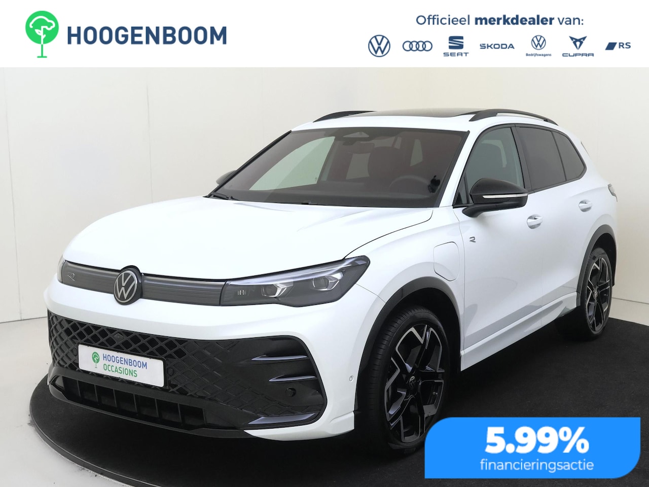 Volkswagen Tiguan - 1.5 eHybrid R-Line Edition | SoH 99% | Panoramadak | Lederen bekleding ‘Varenna’ | Trekhaa - AutoWereld.nl