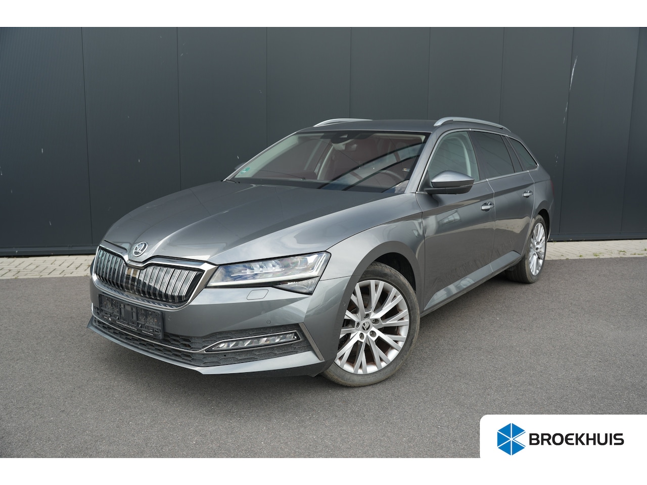 Skoda Superb Combi - 1.4 TSI iV 218pk Business Edition Plus | Trekhaak | 360 Camera | Leder | Stoelverwarming & - AutoWereld.nl