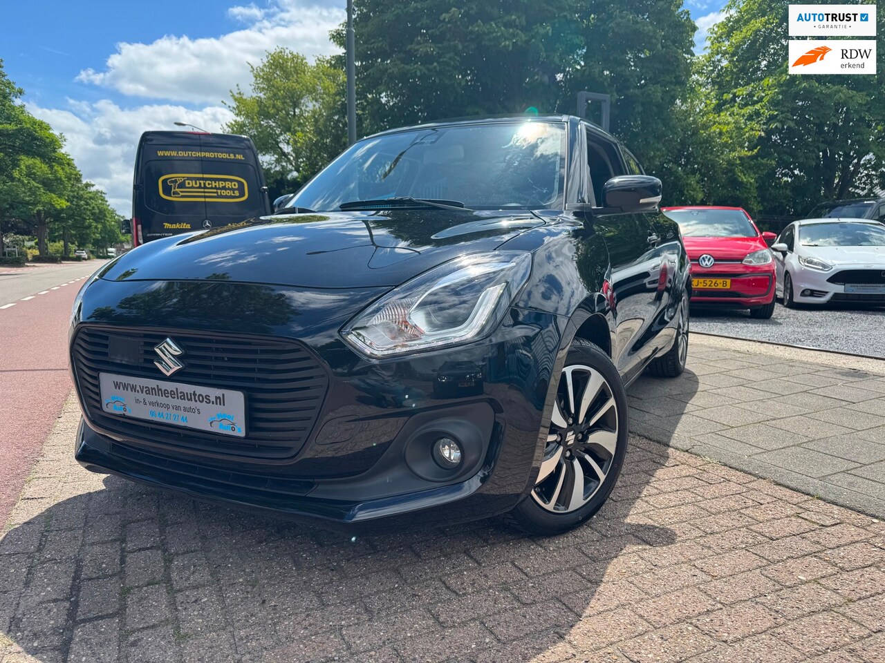 Suzuki Swift - 1.0 Automaat Clima Elek Pakket Navi Led Lmv Cruise - AutoWereld.nl