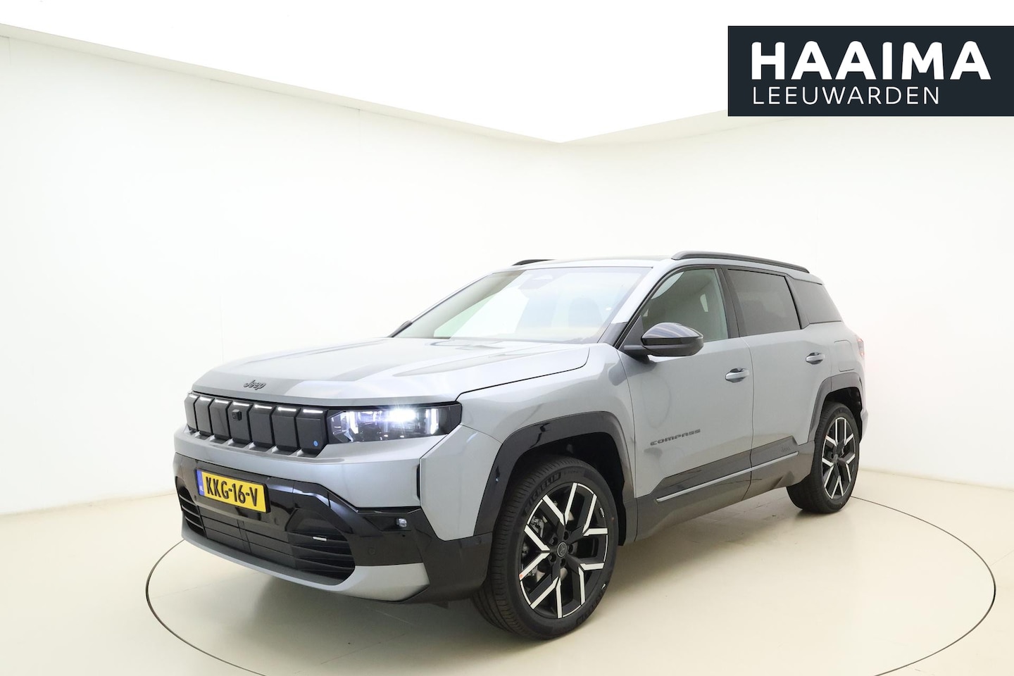 Jeep Compass - First Edition 74 kWh | DEMO | Lederen bekleding | Massagestoelen | Stoelventilatie en verw - AutoWereld.nl