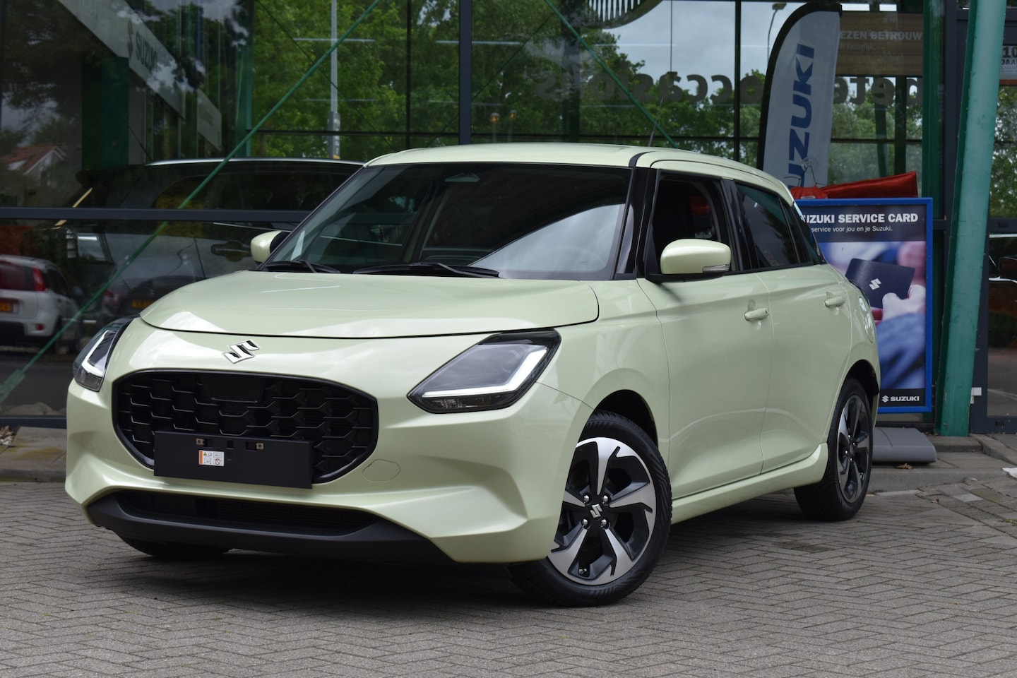 Suzuki Swift - 1.2 Style Smart Hybrid | Apple Carplay/Android Auto | Achteruitrijcamera | Climate control - AutoWereld.nl