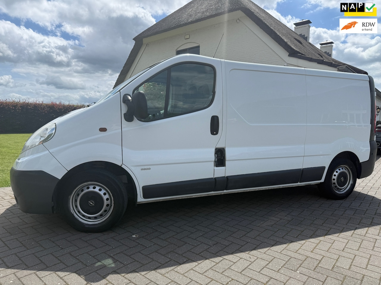 Opel Vivaro - 2.0 CDTI L2H1 Selection / Bj: 2014 / Airco - AutoWereld.nl