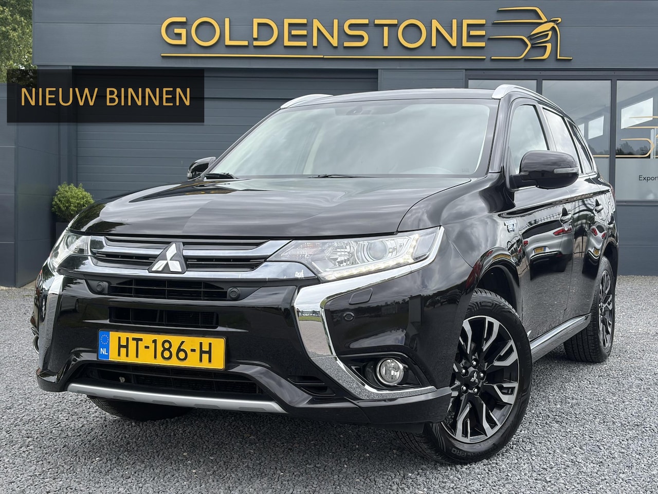 Mitsubishi Outlander - 2.0 PHEV Executive Edition Trekhaak,Navi,Camera,Keyless,Alcantara-Halfleder,Stoelverw-Koel - AutoWereld.nl