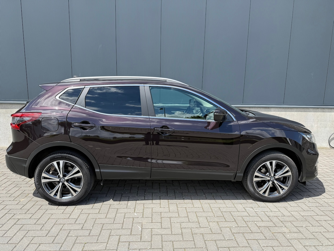 Nissan Qashqai - 1.2 N-Connecta Automaat/trekhaak/cruise/Navi/ECC/Enz. - AutoWereld.nl