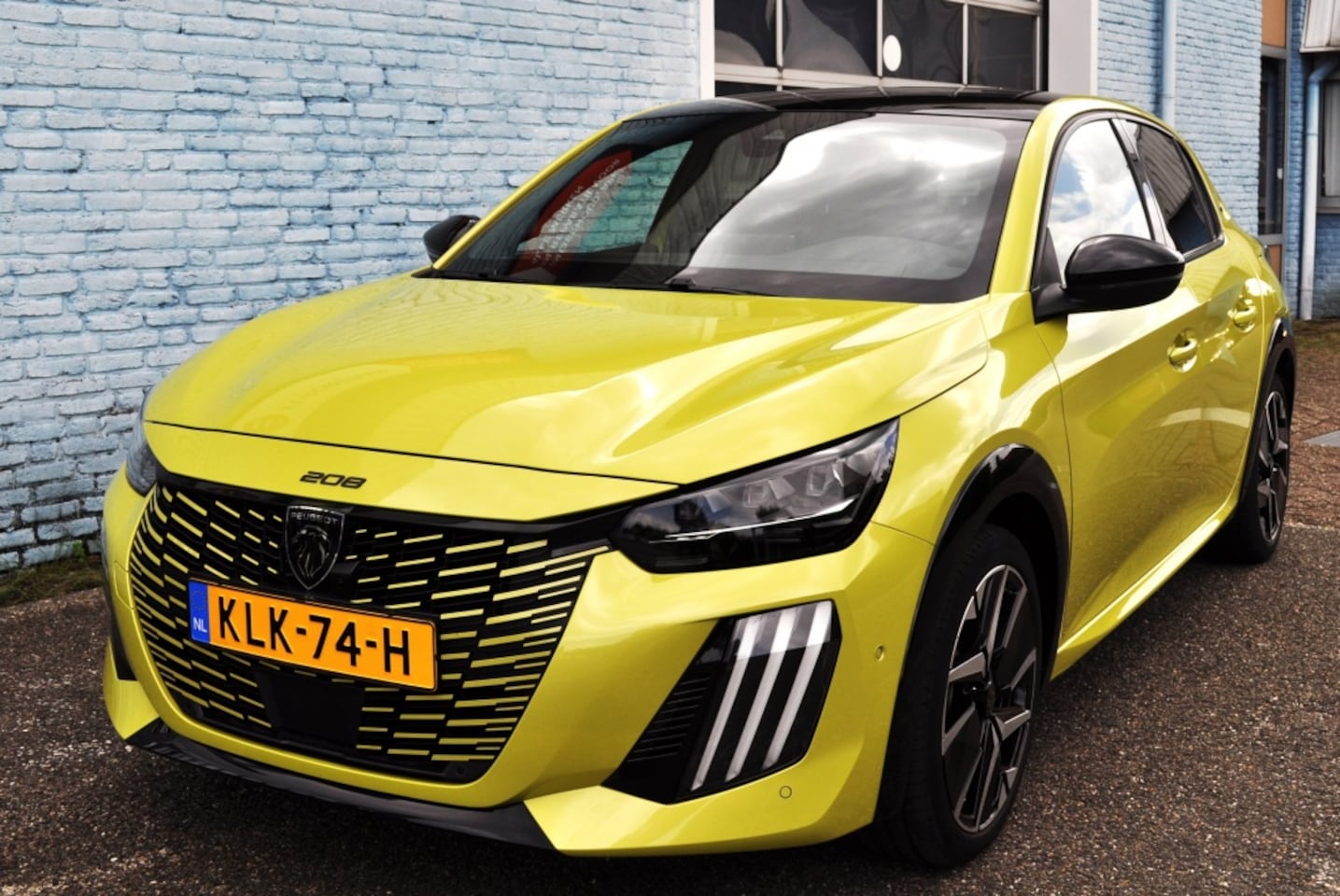 Peugeot 208 - Hybrid GT cam v+a adcrc zwart dak - AutoWereld.nl