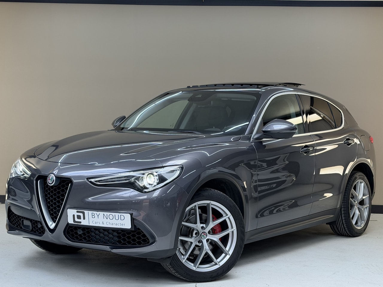 Alfa Romeo Stelvio - 2.0 T AWD Super 2.0 T AWD Super, 280Pk, 2017, 2de eigenaar, Panoramadak, Volledig leder, 20" velgen, Camer - AutoWereld.nl