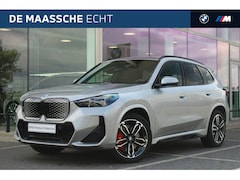 BMW iX1 - eDrive20 M Sport / Trekhaak / Sportstoelen / Achteruitrijcamera / M Adaptief onderstel / C
