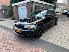 BMW 1-serie - 116i Benzine Handgeschakeld M Pakket