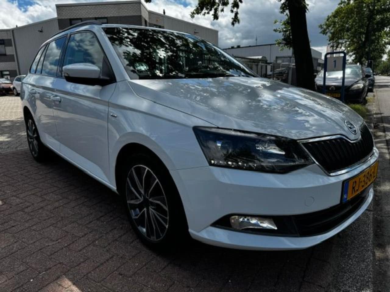 Skoda Fabia Combi - 1.0 TSI Tech Drive Airco/ECC,Cruisecontrol,Navigatie - AutoWereld.nl