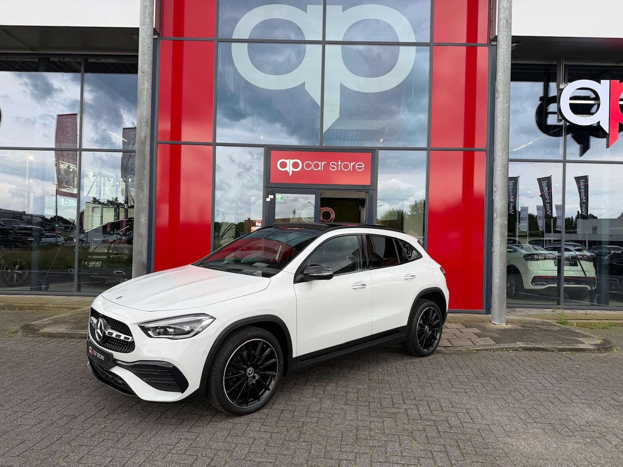 Mercedes-Benz GLA-Klasse - 250 e Hybride AMG Night Pakket Panorama Ambient Light - AutoWereld.nl