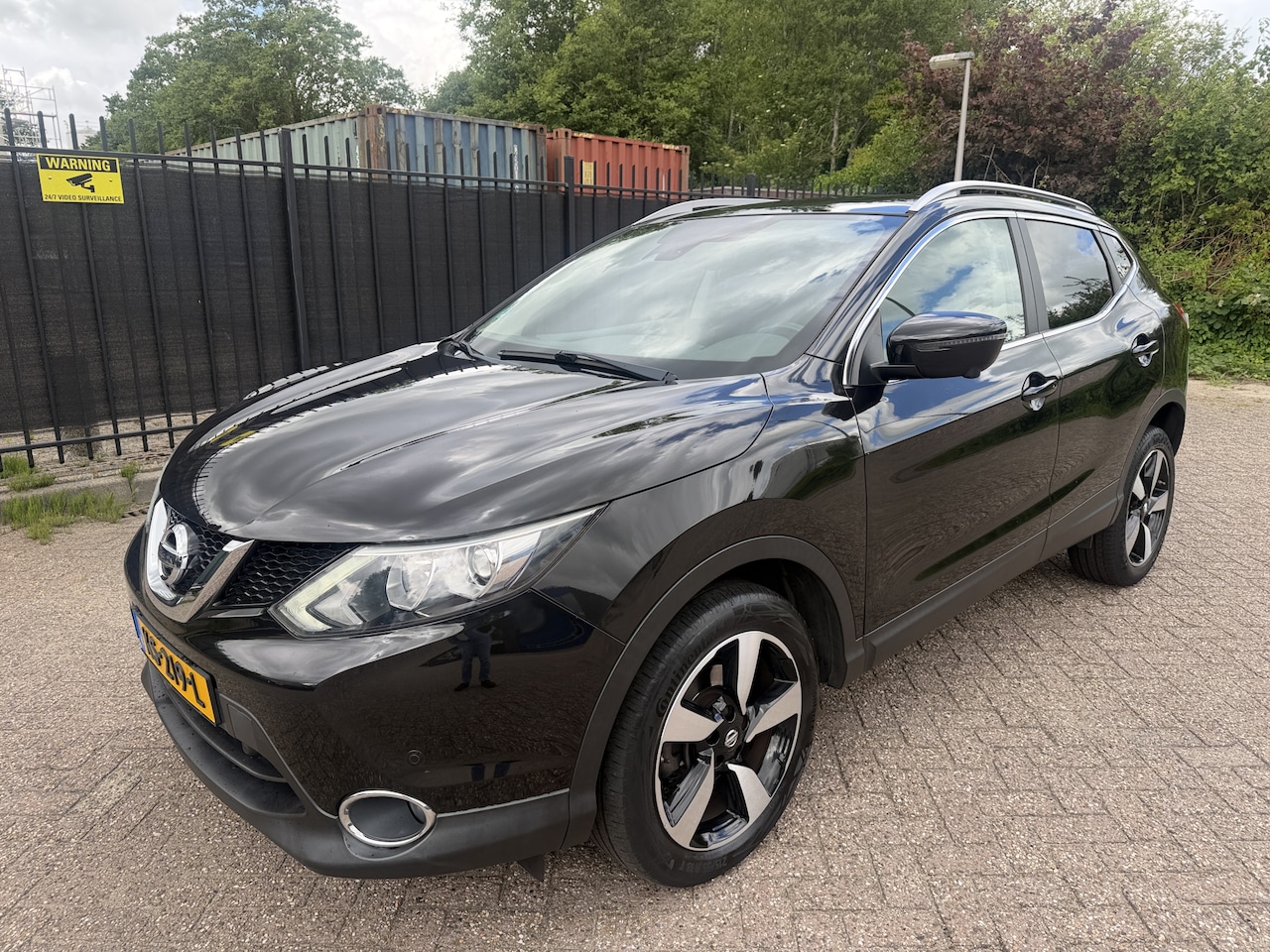 Nissan Qashqai - 1.2 Autom/Tiptr N-Connecta Pano/Clima/Cruise/Navi/Camera - AutoWereld.nl