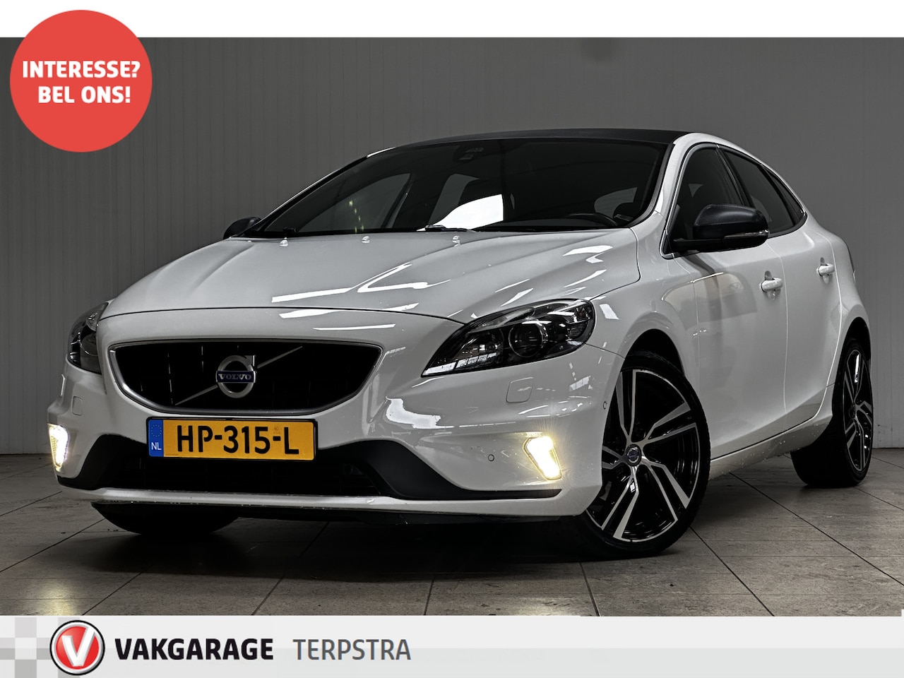 Volvo V40 - 2.0 D2 R-Design/ 18'' LMV/ Bi-Xenon/ Zwarte-Hemel/ Voorruitverw./ Leder-Alcantara/ Stoelve - AutoWereld.nl