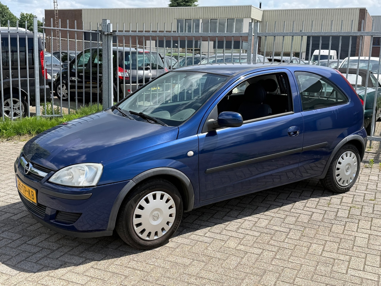 Opel Corsa - 1.0-12V Rhythm STUURBEKRACHTEGING, CENTRAAL, AIRCO INRUIL KOOPJE!! - AutoWereld.nl
