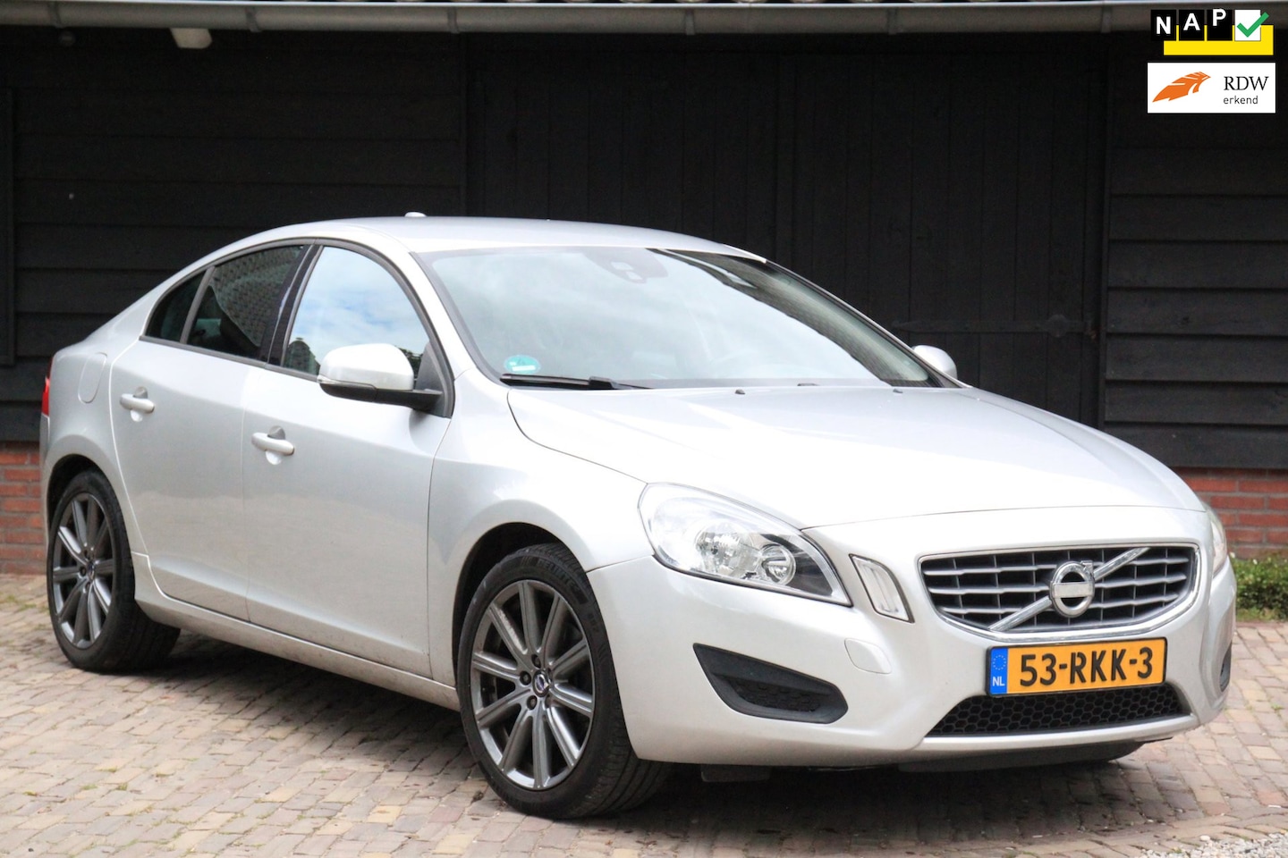 Volvo S60 - 1.6 T3 Business Navigatie/Parkeersensor/18"inch lmv/Trekhaak afneembaar - AutoWereld.nl