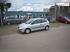 Volkswagen Polo - 1.4-16V Trendline