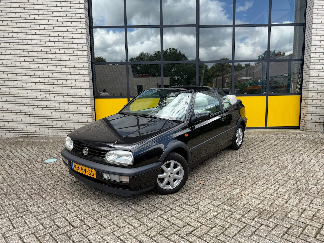 Volkswagen Golf Cabriolet - 1.8 Avantgarde 1.8 Avantgarde, elektrische kap ( zeer nette conditie ) - AutoWereld.nl