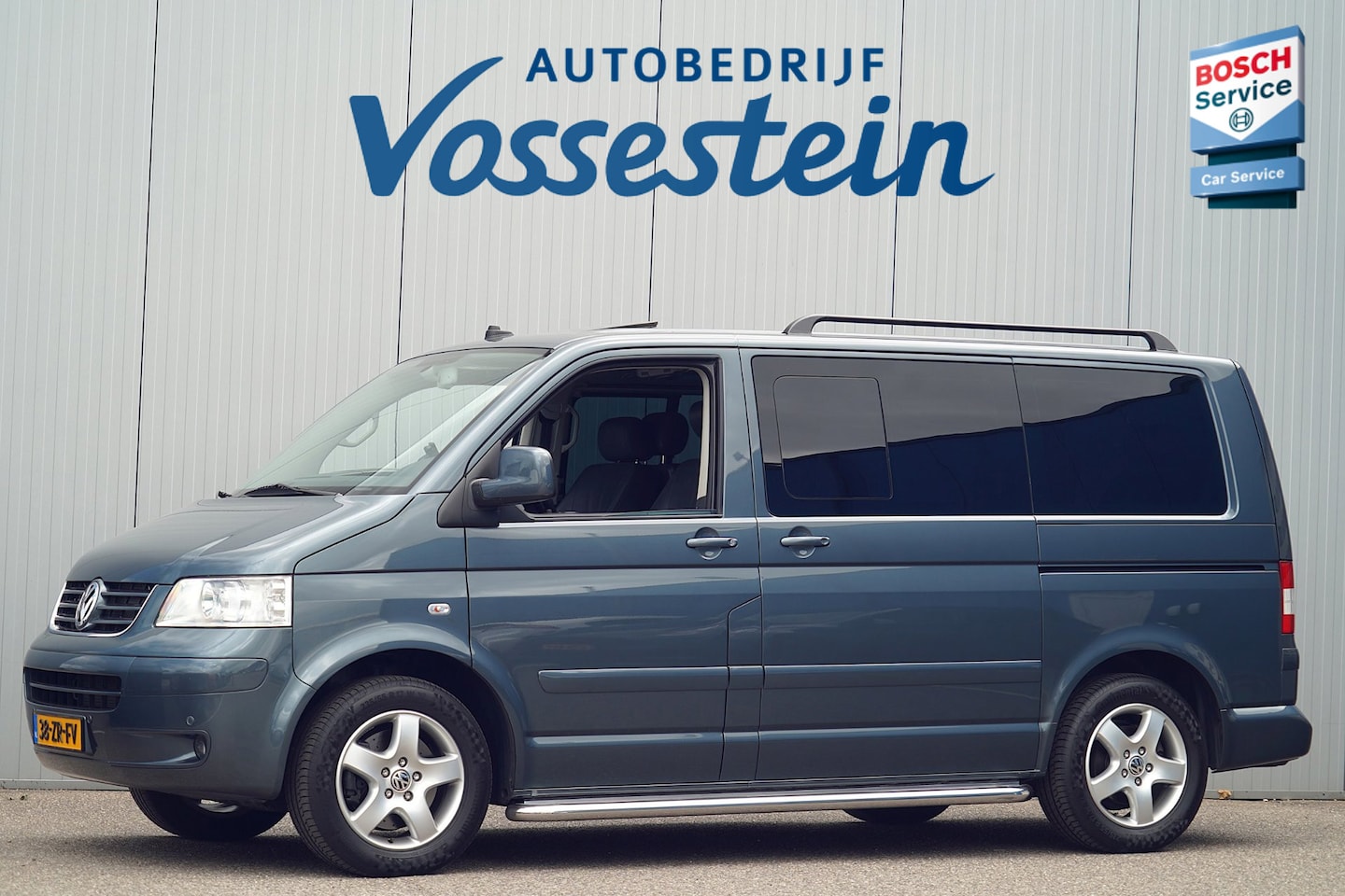 Volkswagen Transporter Multivan - 3.2 V6 Highline / NL-Auto / 2e Eig. / Xenon / Trekhaak / Schuifdak / Alcantara / Navi / St - AutoWereld.nl