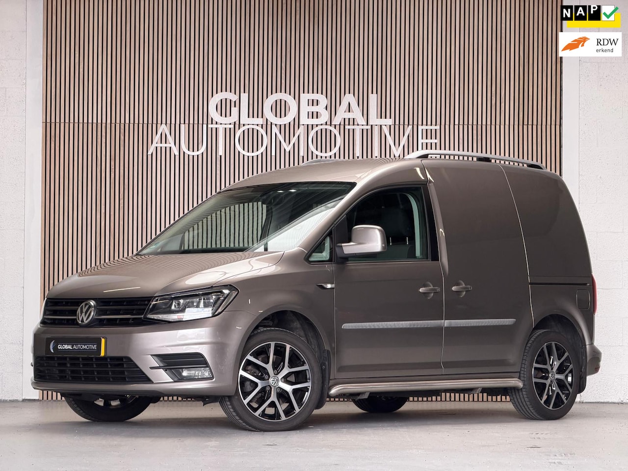 Volkswagen Caddy - 2.0 TDI L1H1 BMT Highline - ACC - CARPLAY - LED - CAMERA - AutoWereld.nl