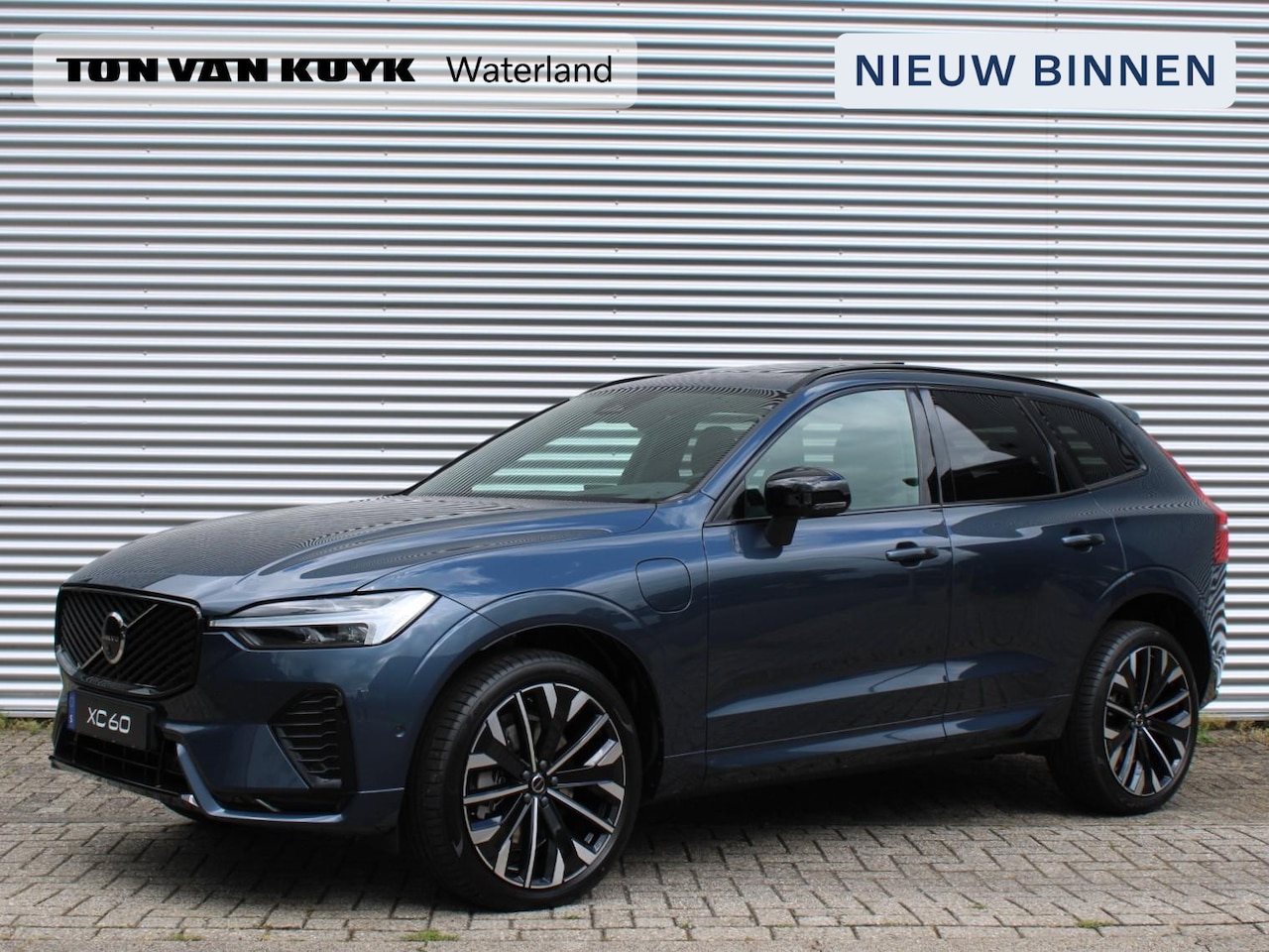 Volvo XC60 - 2.0 T6 Plug-in hybrid AWD Plus Dark Automaat / Panoramadak / Head-up display / 360* camera - AutoWereld.nl