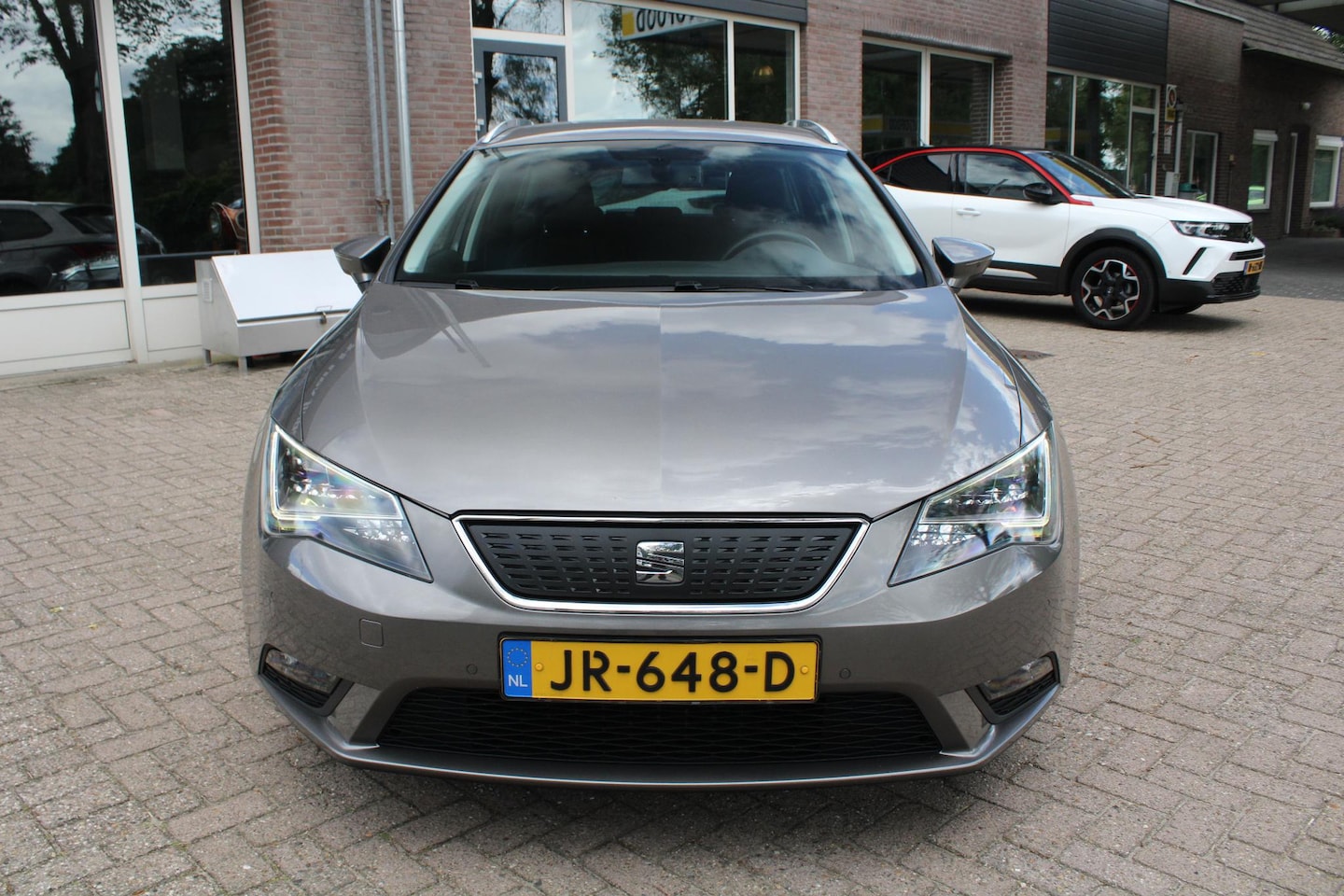 SEAT Leon ST - 1.0 Carplay, LED, Achteruitrijcamera, Parkeersensoren V en A, Leder, Cruise control, Navi, - AutoWereld.nl