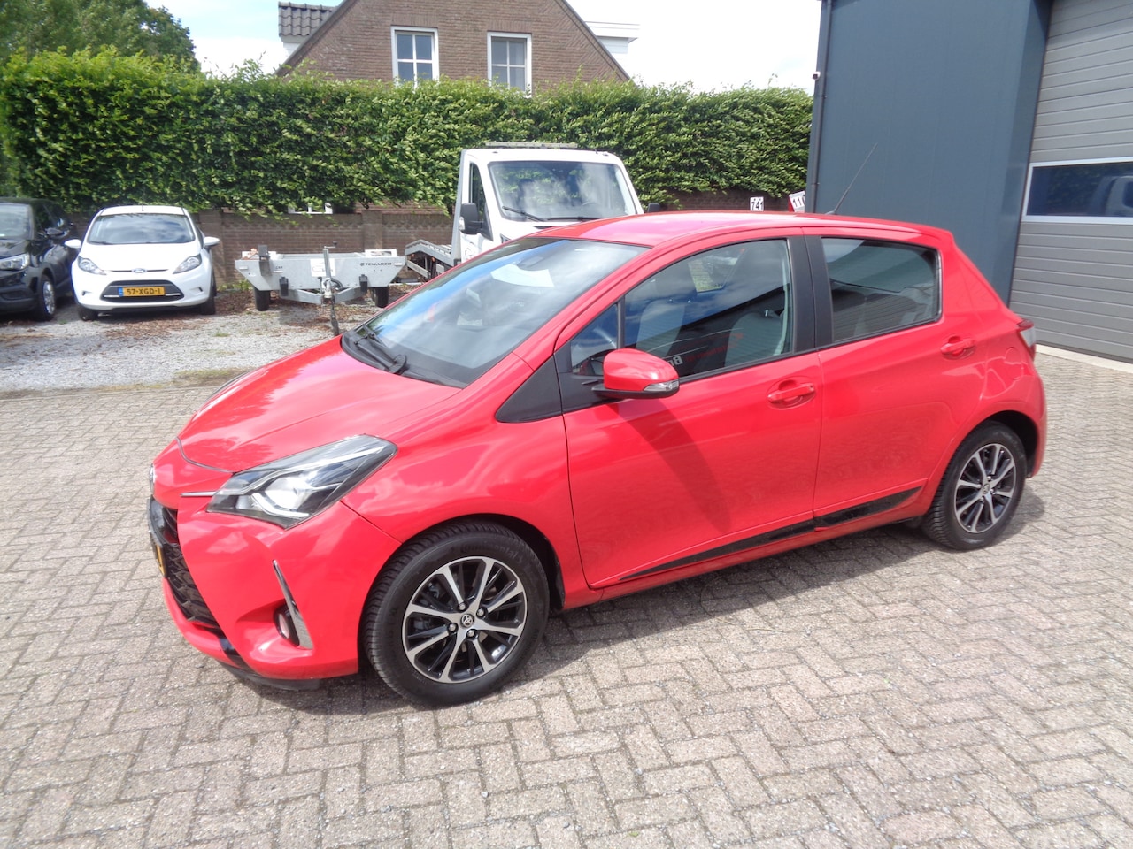 Toyota Yaris - 1.5 Hybrid Dynamic Automaat, ECC, LM velgen - AutoWereld.nl