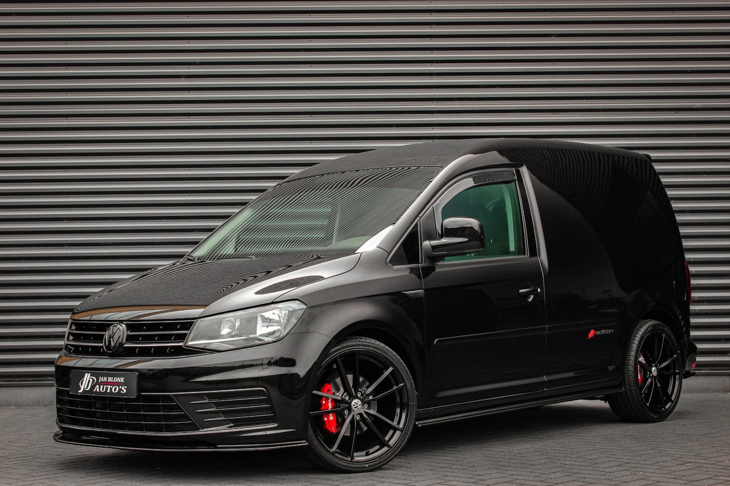 Volkswagen Caddy - 2.0 TDI 185PK JB- EDITION / FULL BLACK / SCHROEFSET / LEDEREN BEKLEDING / NIEUWSTAAT / ELE - AutoWereld.nl