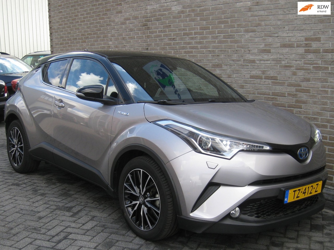 Toyota C-HR - 1.8 Hybrid Bi-Tone - Stoel- & Stuurverwarming - - AutoWereld.nl