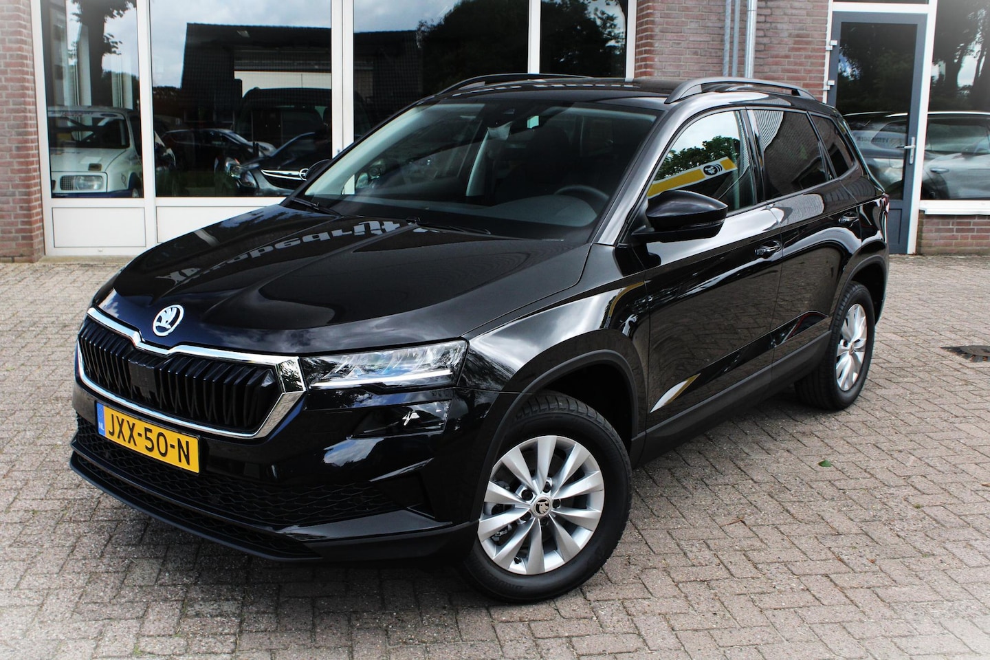 Skoda Karoq - 1.5 TSI ACT Sportline Business LED, Carplay, Keyless, Cruise, Climate, Achteruitrijcamera, - AutoWereld.nl