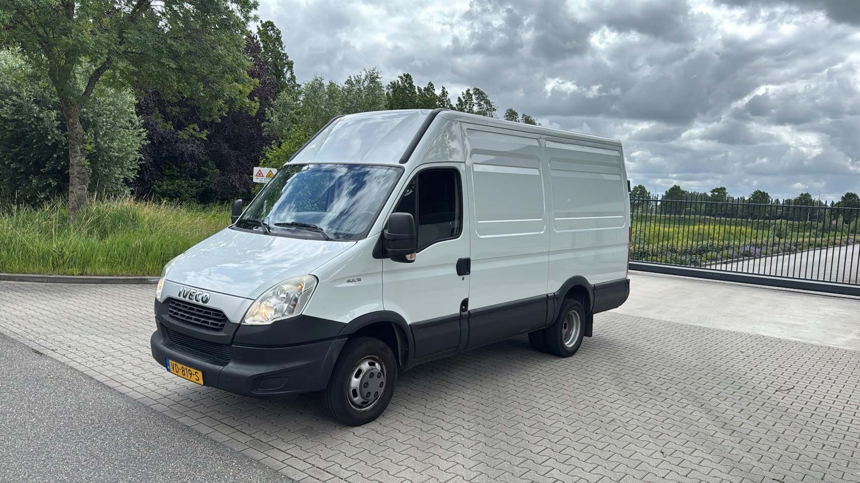 Iveco Daily - 40C15V 330 H3 170.000 NAP AIRCO DUBBEL LUCHT WIT 2013 - AutoWereld.nl